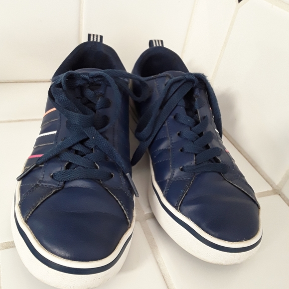 ADIDAS SNEAKERS SIZE 6 - Picture 2 of 9